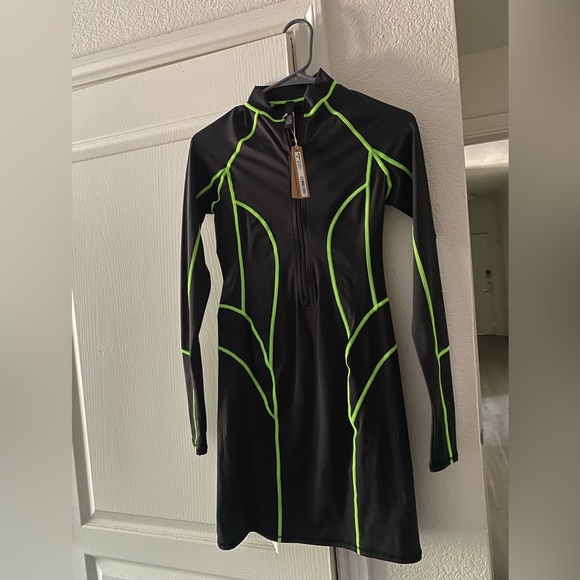 SKIMS ROSALÍA CAPSULE MOTO CONTOUR MOCK NECK MINI BRAT DRESS - Picture 5 of 7